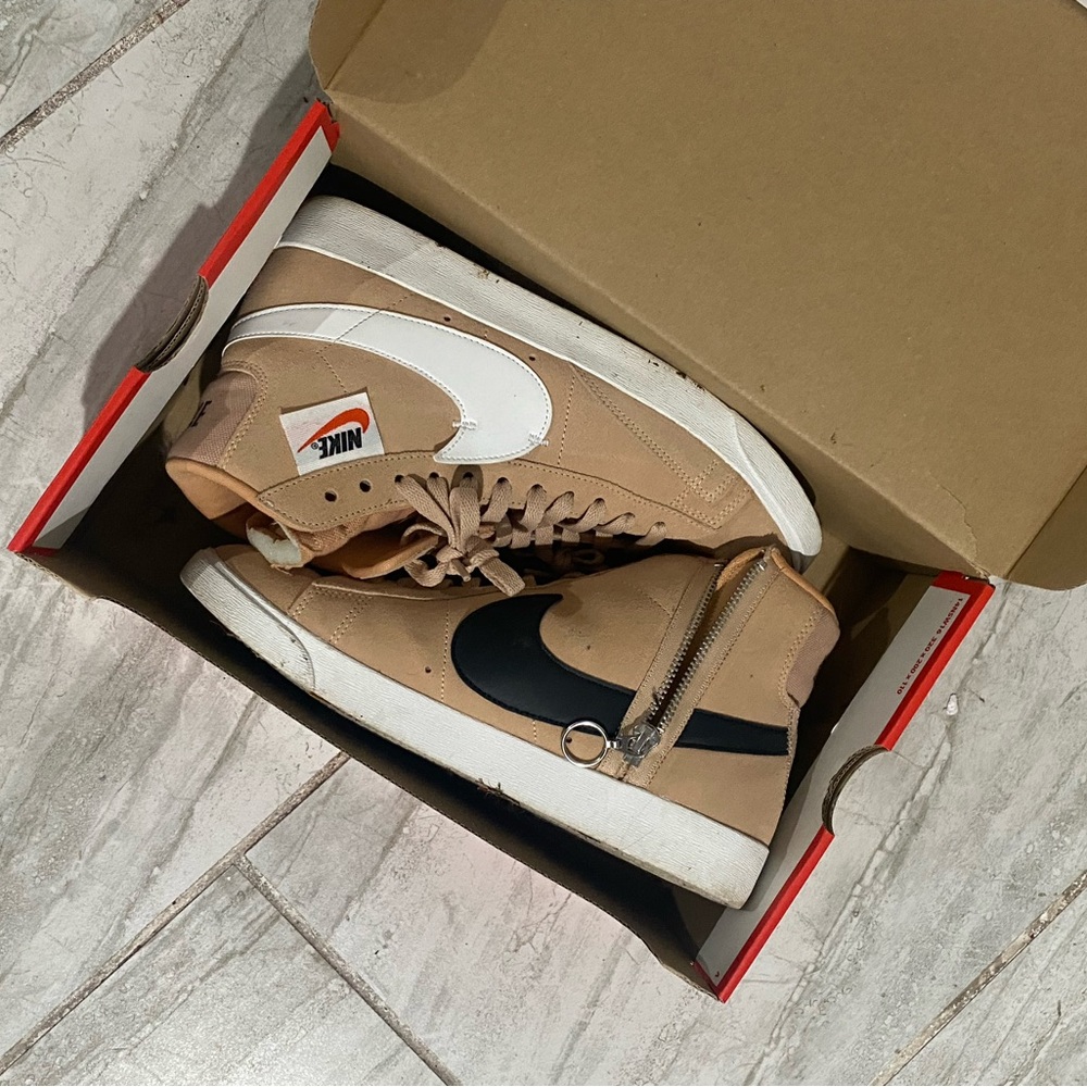 Nike Women’s Tan and Black Sneakers